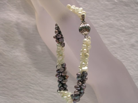 Wholesale smooth-on-both-side pearl pearls bracelet online