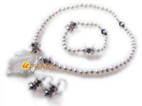 Single strand 6-7mm white pearl heart clasp necklace on sell