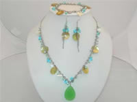 Dazzling pearl necklace set with shell and crystals wholesale