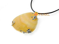 50*60mm natural yellow shell pendant wholesale online