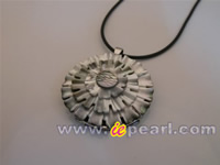 Round shell flower pendant on 18KGP tray