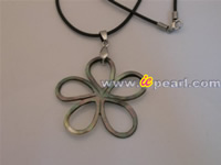 45mm five petals flower shell pendant wholesale