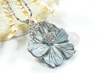 wholesale 2.5cm black 5 heart shape shell pendant