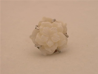 30mm white flower-design shell ring with adjustable 18KGP mounti