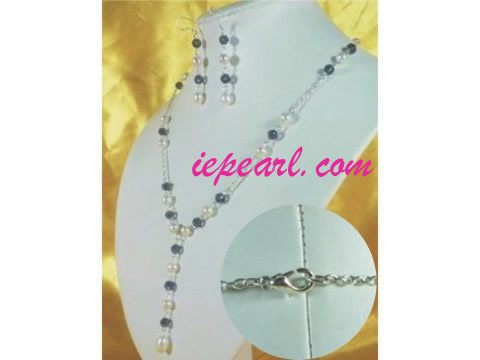 white potato pearl necklace set with crystal beads