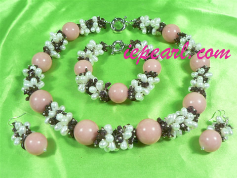 5-6mm white rice shaped pearl necklace set with pink bowlder
